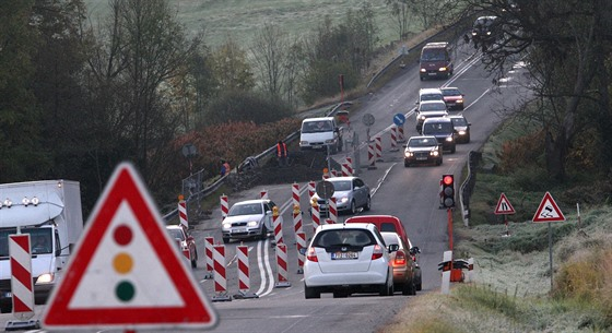 karlovarský kraj letos vydá více než půl miliardy na opravy silnic